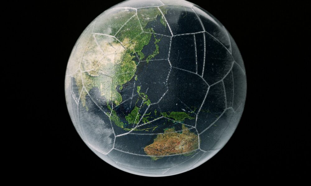 Photo of a cracked earth. Courtesy of 愚木混株 Yumu on Unsplash.